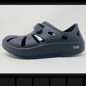 OOFOS Black Oocandoo Walking Shoes